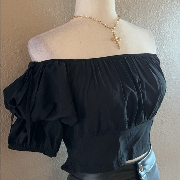 Crop off the shoulder black top - Picture 11 of 12